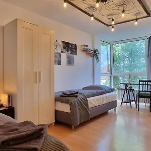 https://blackwhite-designer-business-apartment-fur-4-mit.hannover-hotel.net