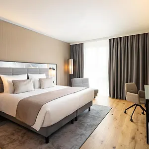 **** Hotel Leonardo Royal Bonn Airport Německo
